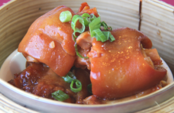 Steamed Pig Feet in Red Bean Curd Sauce