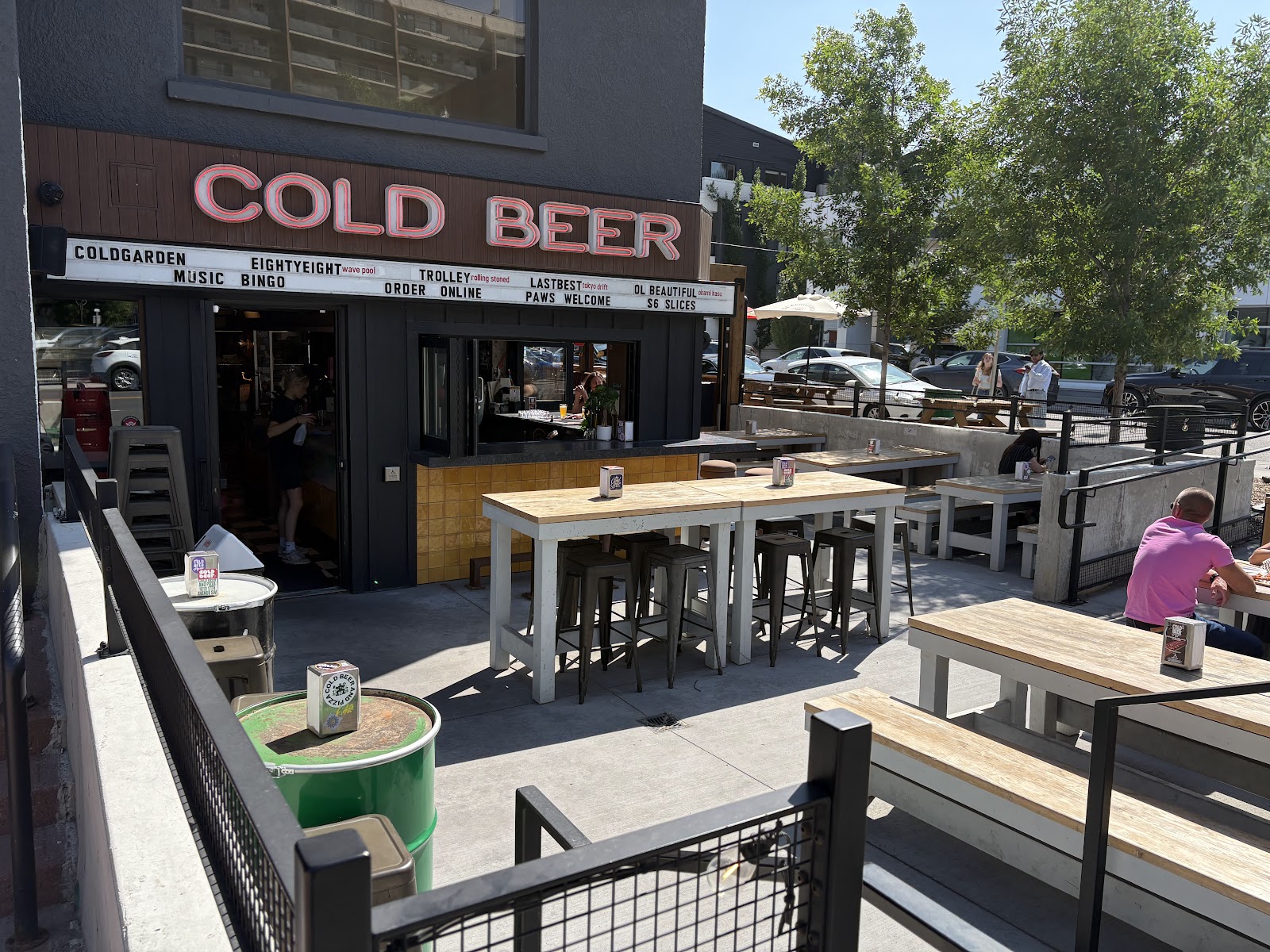 Cold Beer & Pizza — dining room photo 2