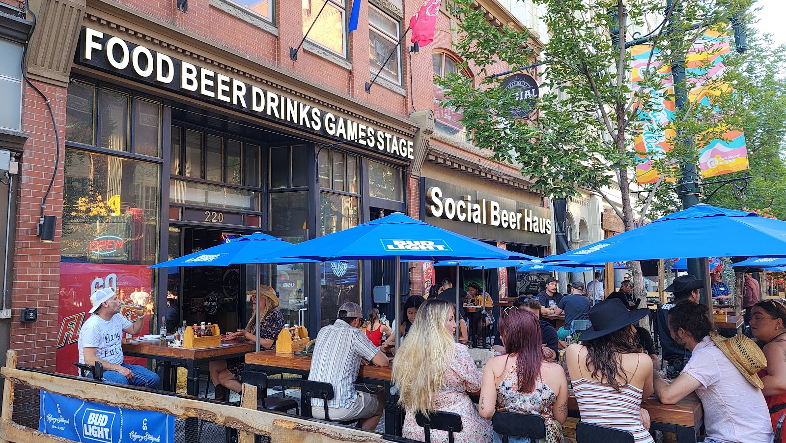 Social Beer Haus — dining room photo 3