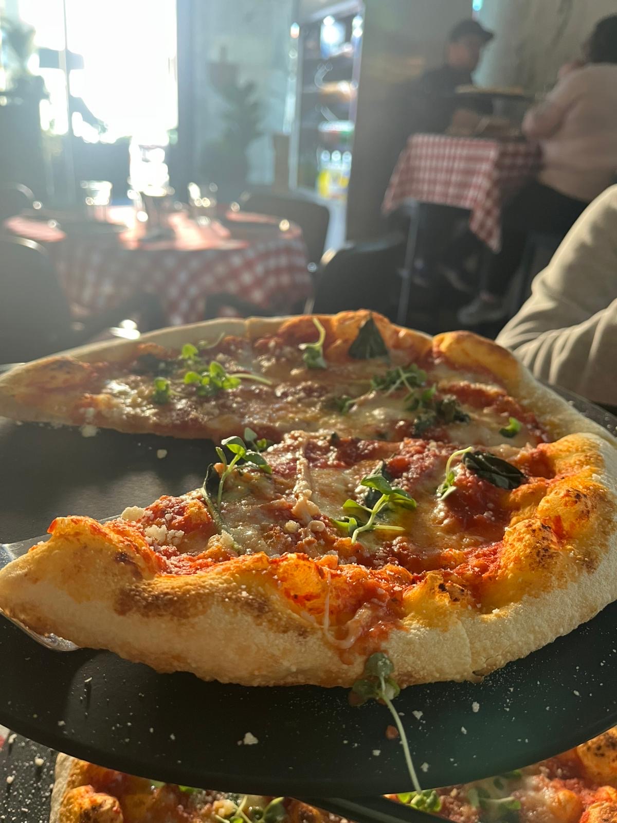 Pazzi Pizzeria — dining room photo 2