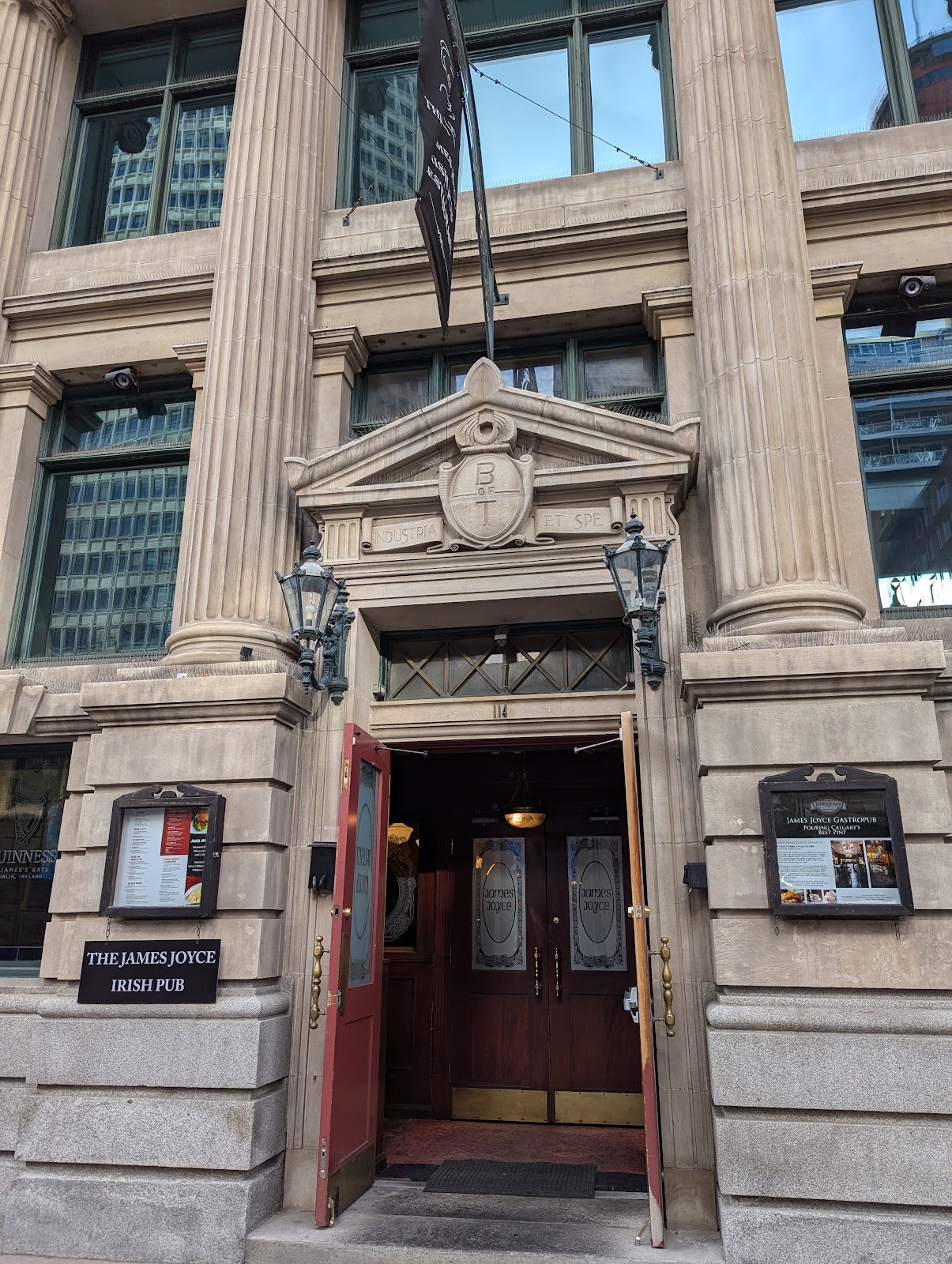 James Joyce Irish Pub & Restaurant — dining room photo 3