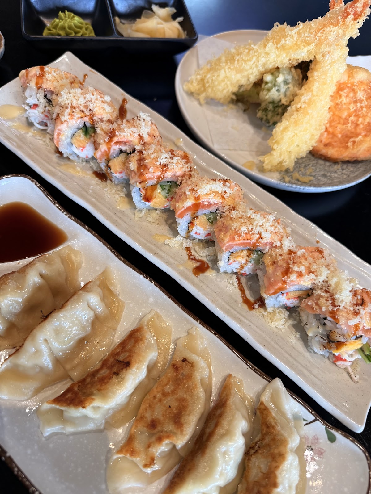 Wakuwaku Sushi — dining room photo 3