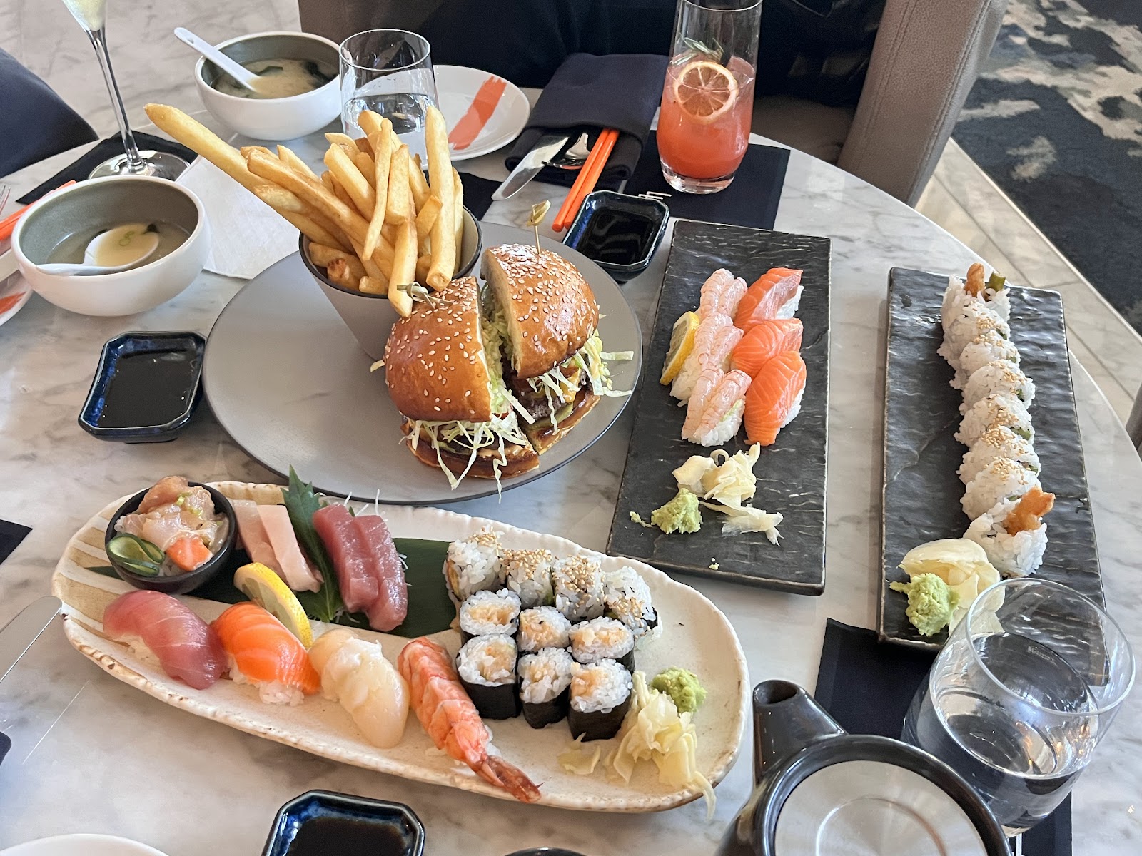 THE LOBBY LOUNGE & RAWBAR — gallery photo 3