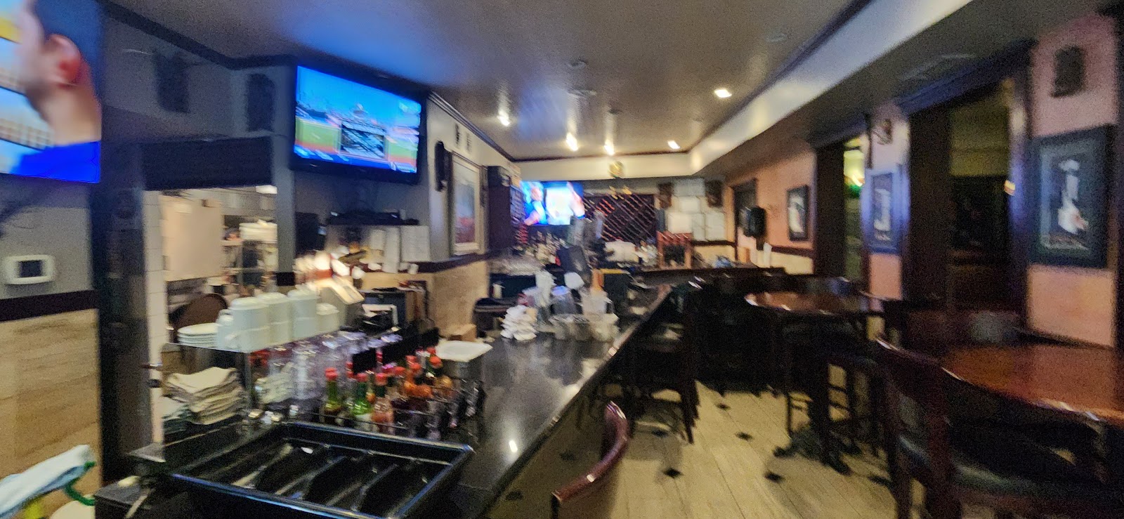 Embarcadero Wine & Oyster Bar — dining room photo 2