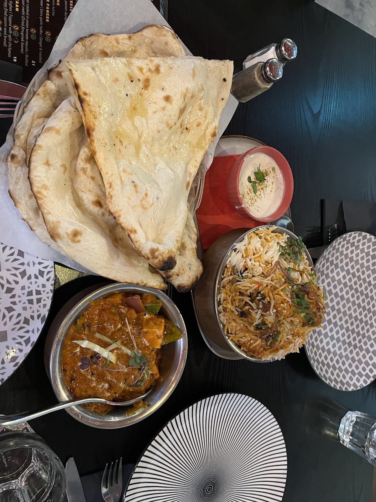 BOMBAY TIGER - Indian Kitchen & Bar — dining room photo 3