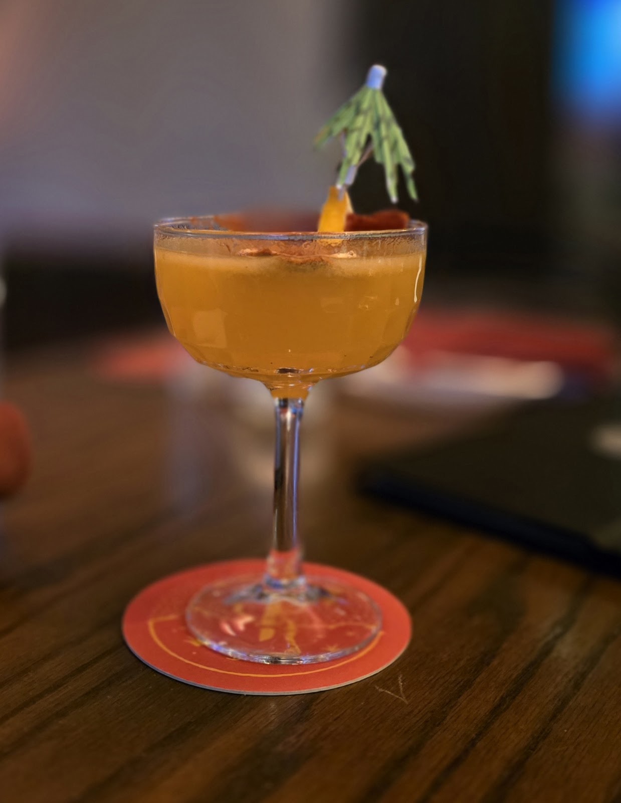 TROPICAL DOWNTOWN — dining room photo 1
