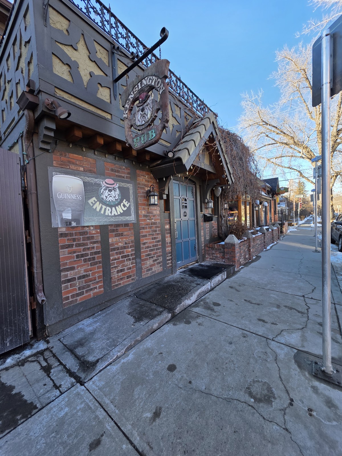 Kensington Pub — dining room photo 1