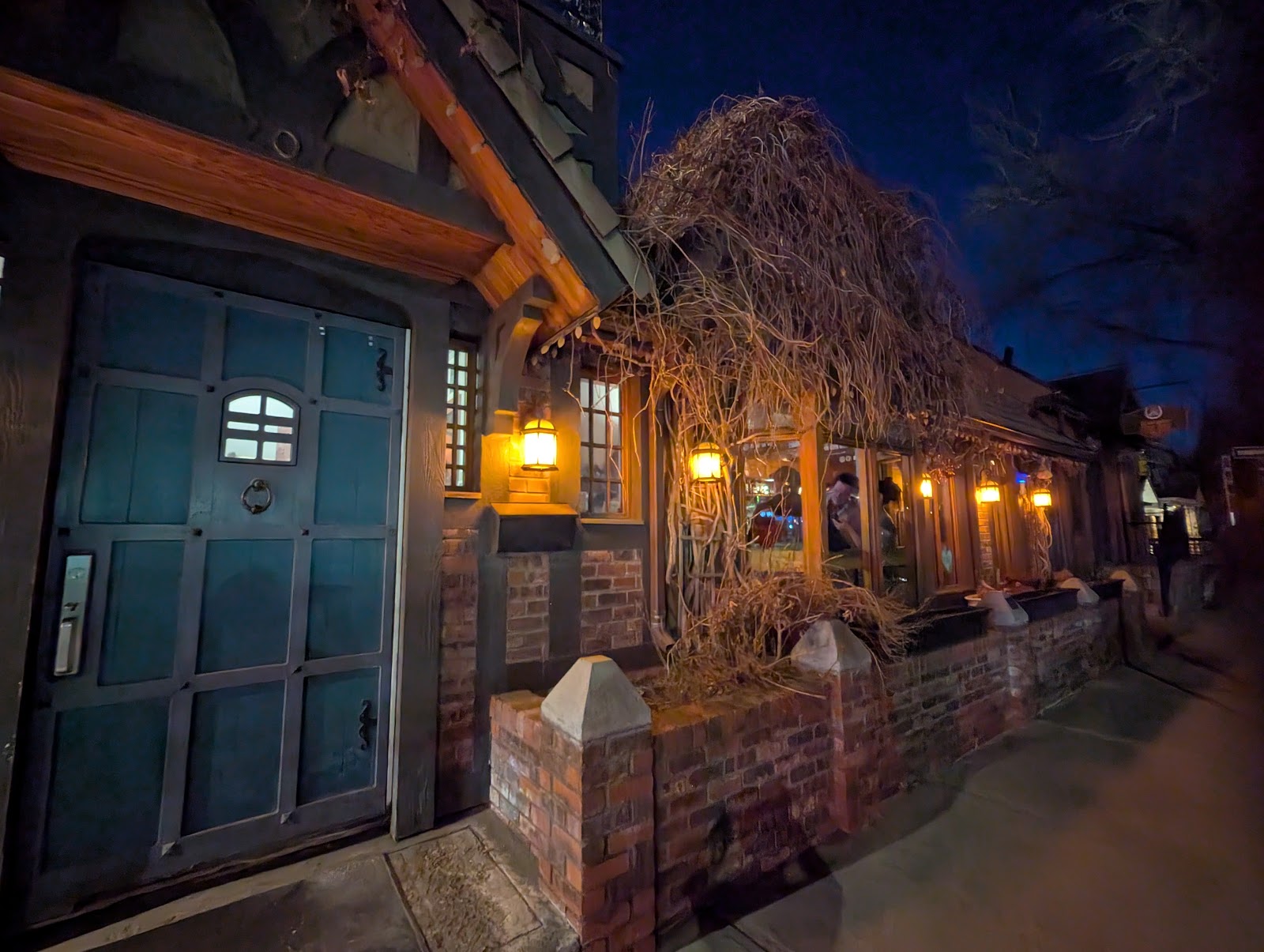 Kensington Pub — dining room photo 3