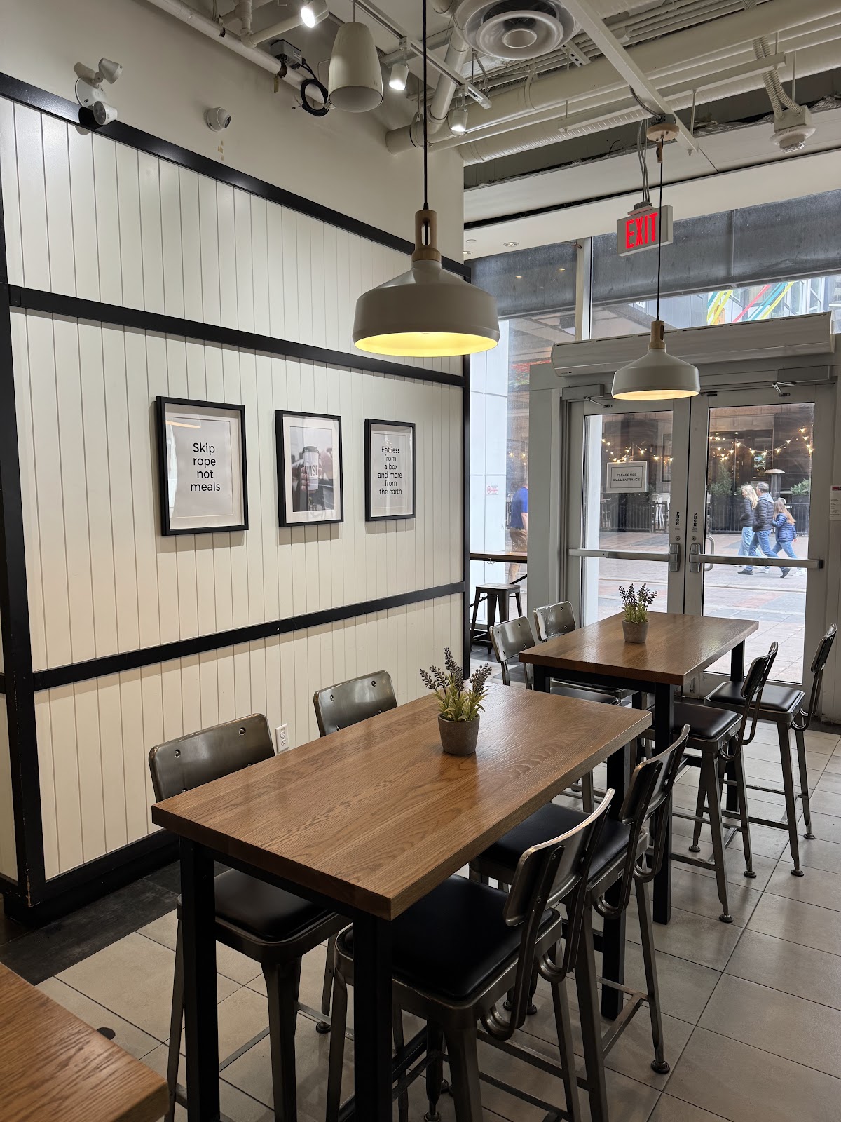 Wise and Wright — dining room photo 1