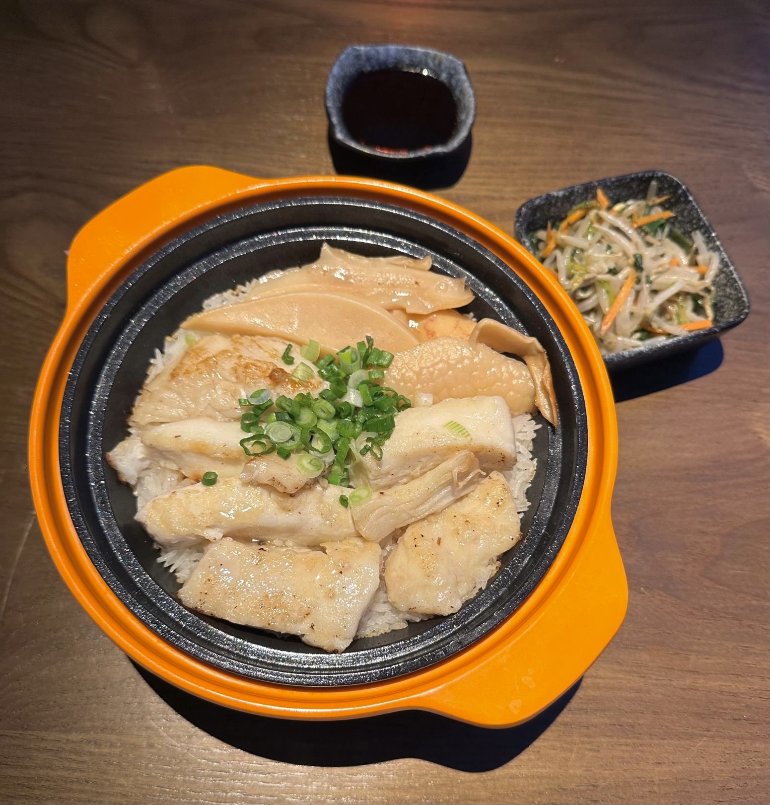 Claypot Asian Food Kitchen (McMahon) — dining room photo 3