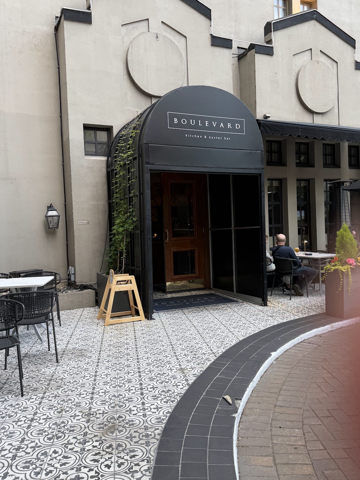 Boulevard Kitchen & Oyster Bar — dining room photo 2