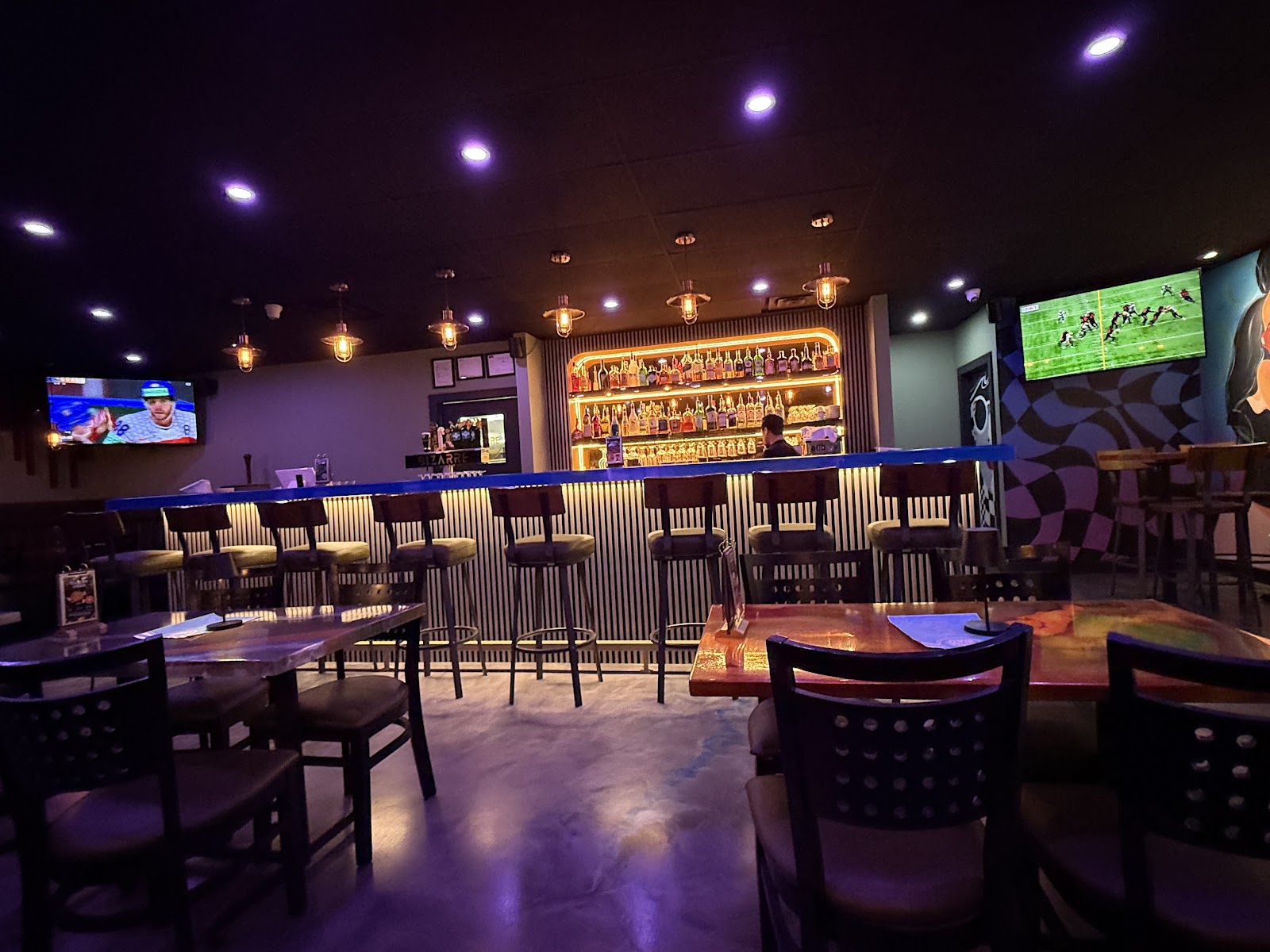 Bizarre Gastro Pub — gallery photo 4