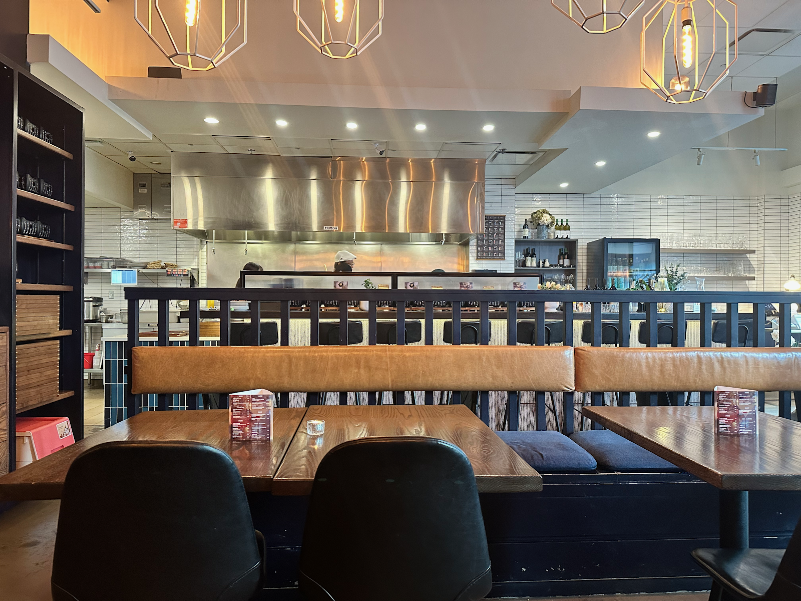 NARIKATSU — dining room photo 3