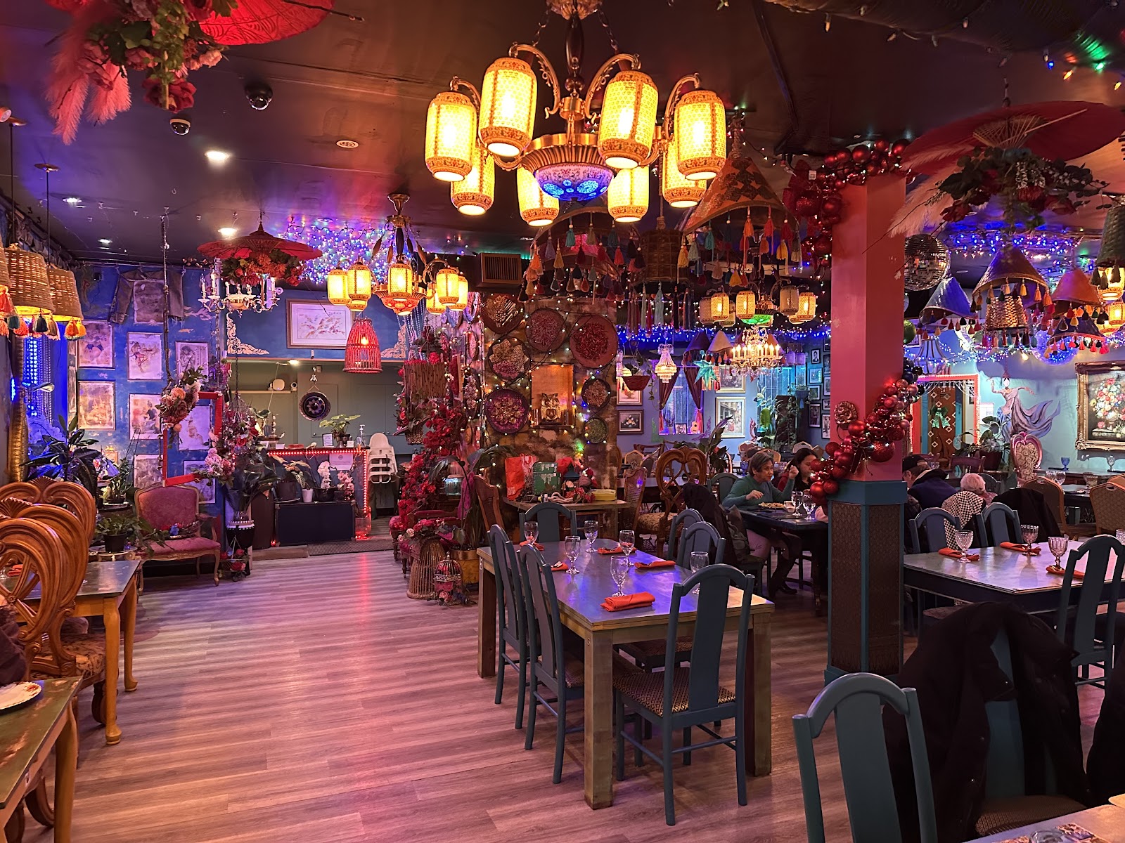 Auttarote Thai Cuisine (Aut-Ta-Rote) — gallery photo 1