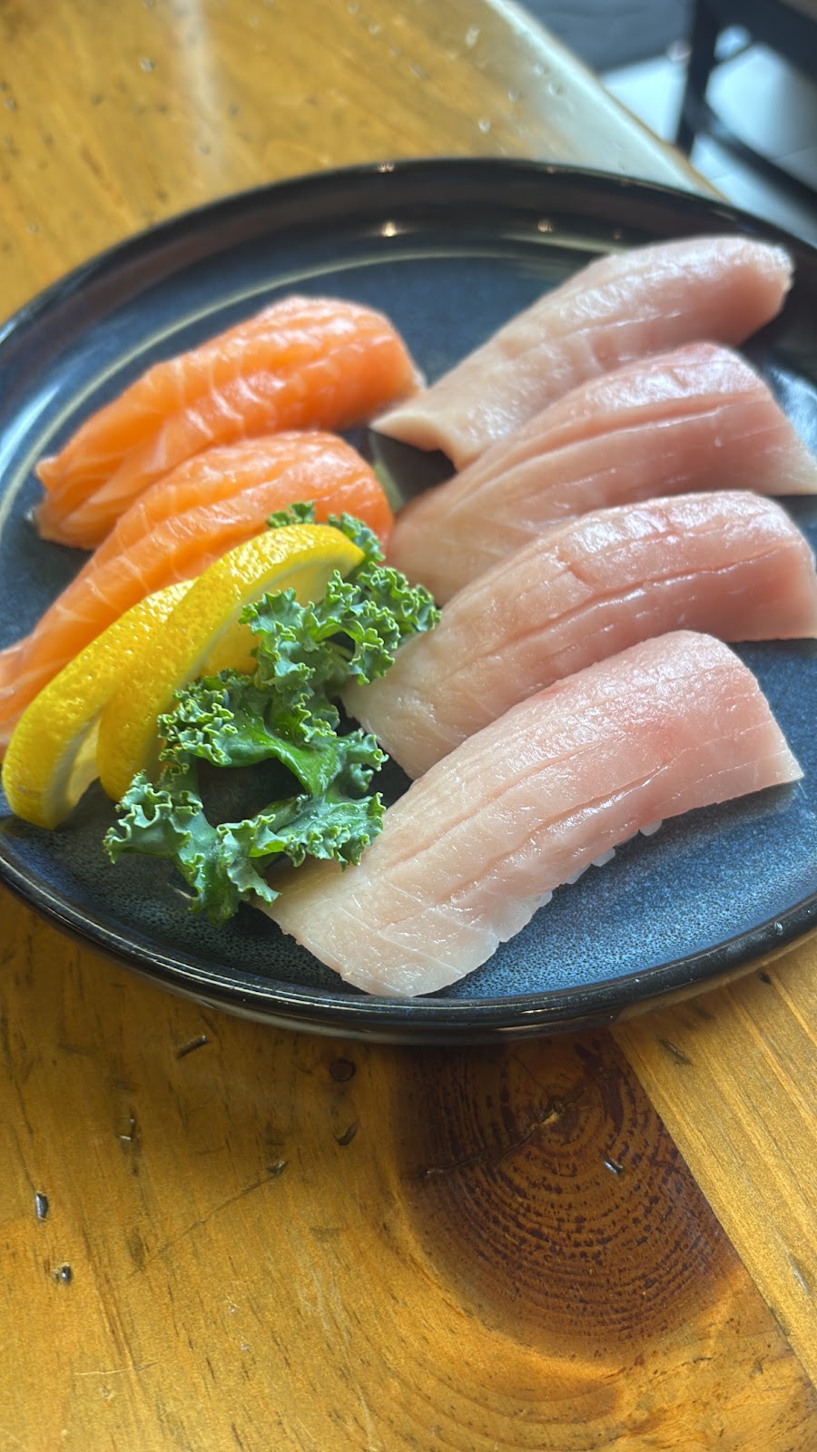 Maru Sushi and Don — dining room photo 2
