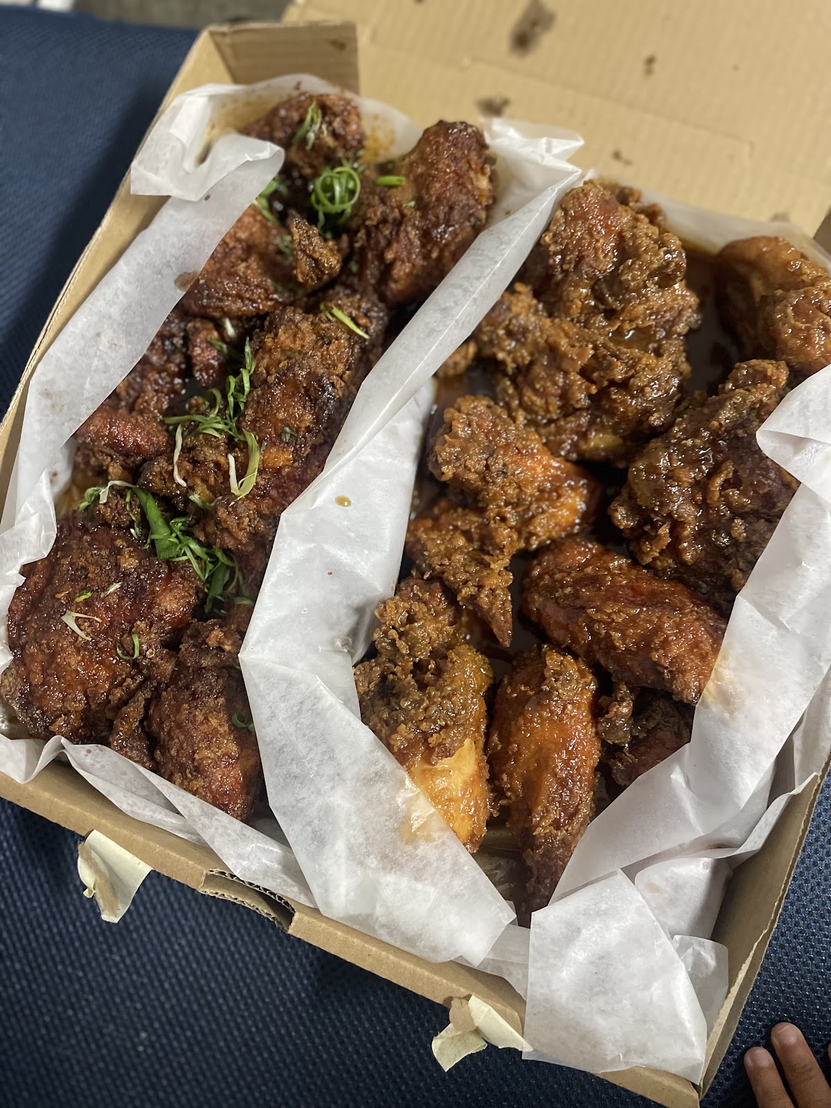 Seoul Fried Chicken Mission — dining room photo 1