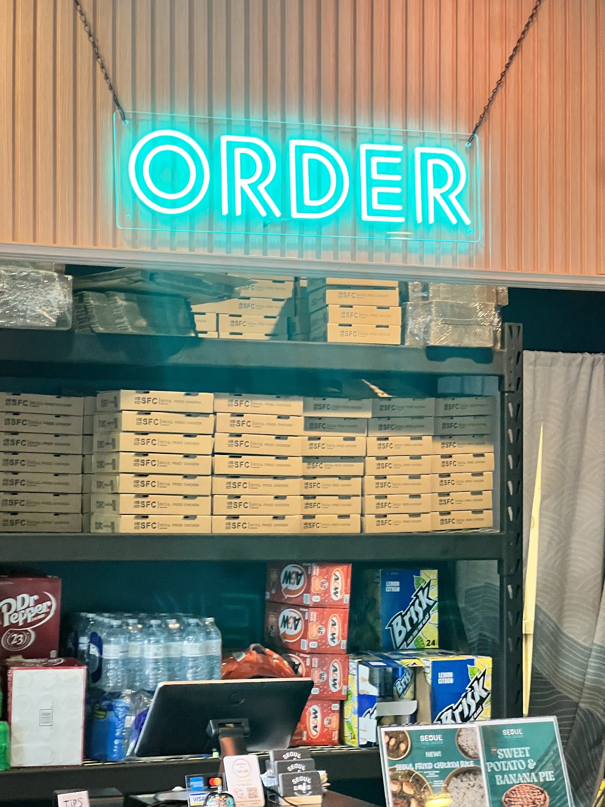 Seoul Fried Chicken Mission — dining room photo 2