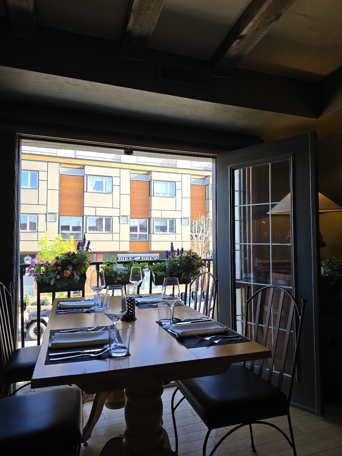 AURORA ITALIANA — dining room photo 2