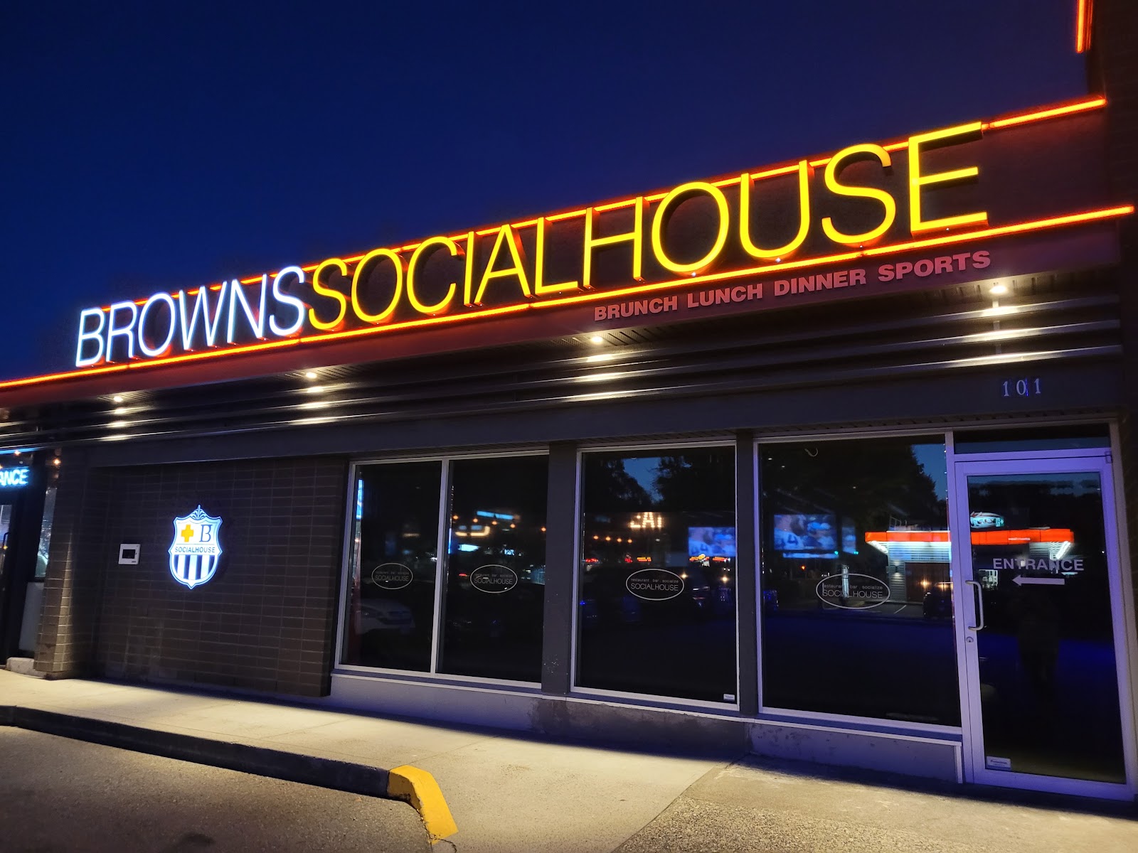 Browns Socialhouse Mission — gallery photo 1