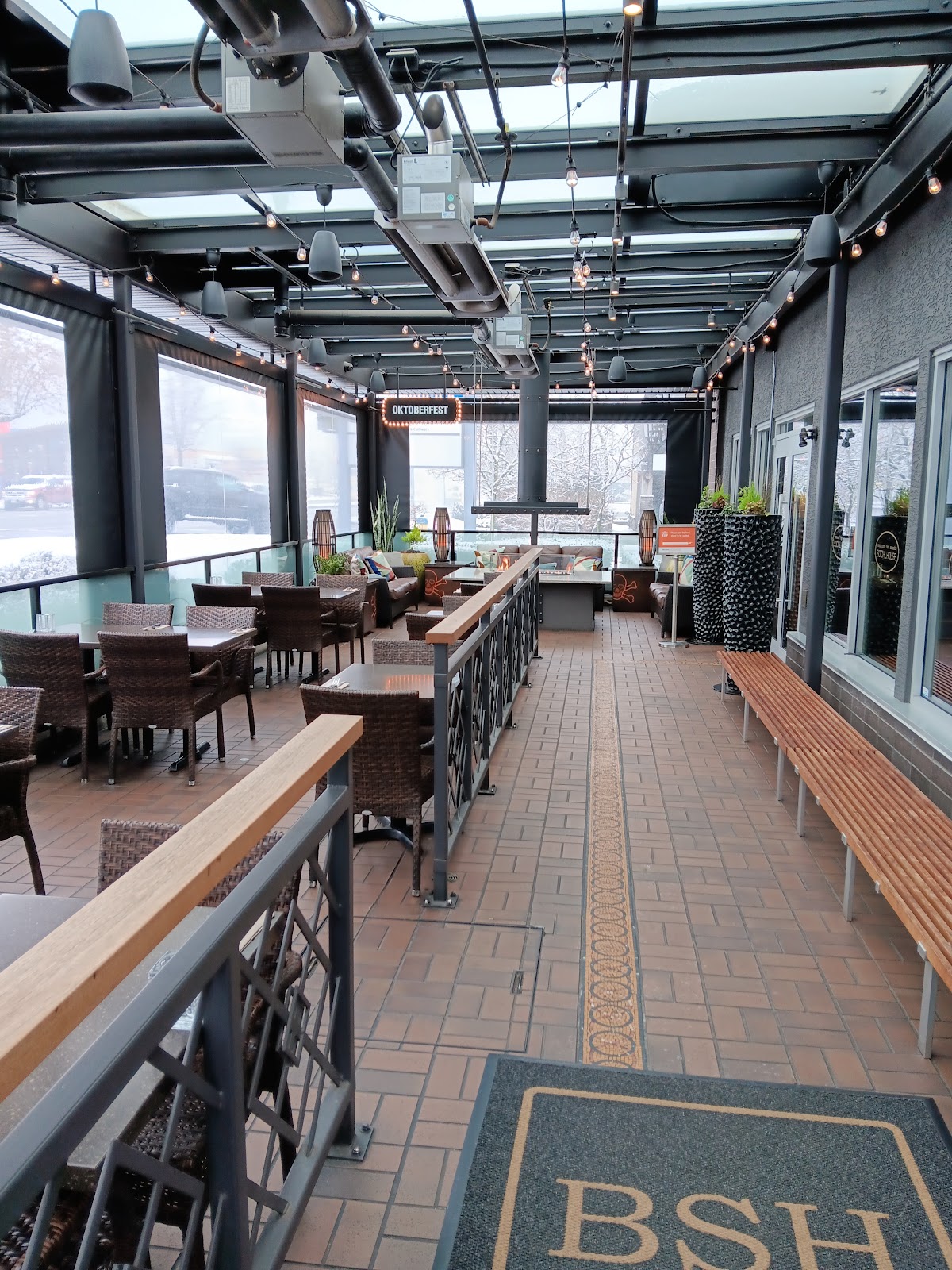 Browns Socialhouse Mission — gallery photo 2