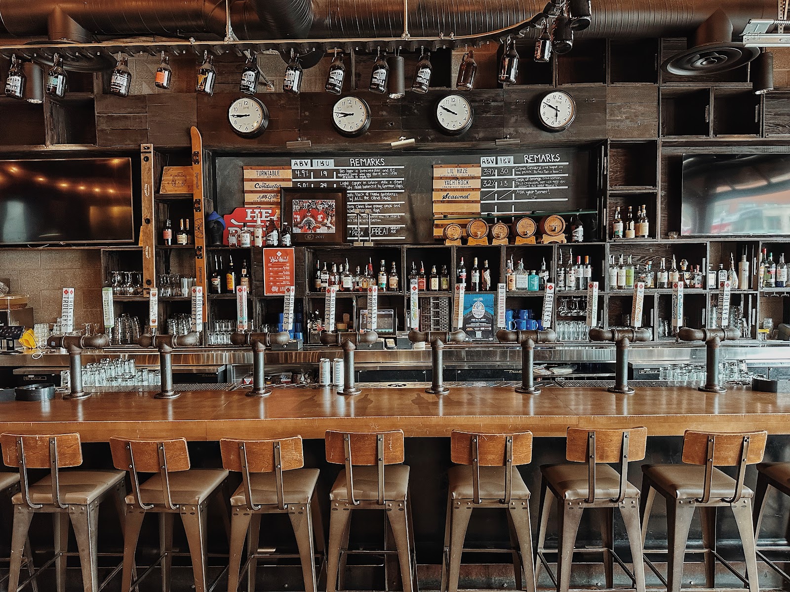 Trolley 5 Brewpub — dining room photo 1