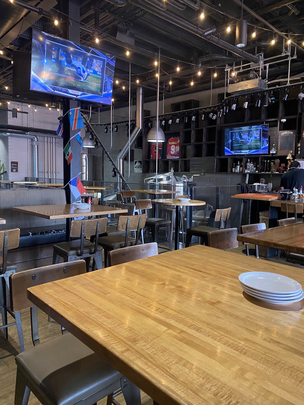 Trolley 5 Brewpub — dining room photo 2
