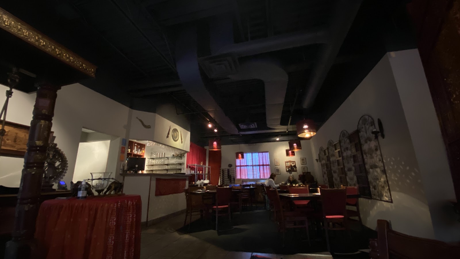 Moti Mahal Restaurant — dining room photo 2