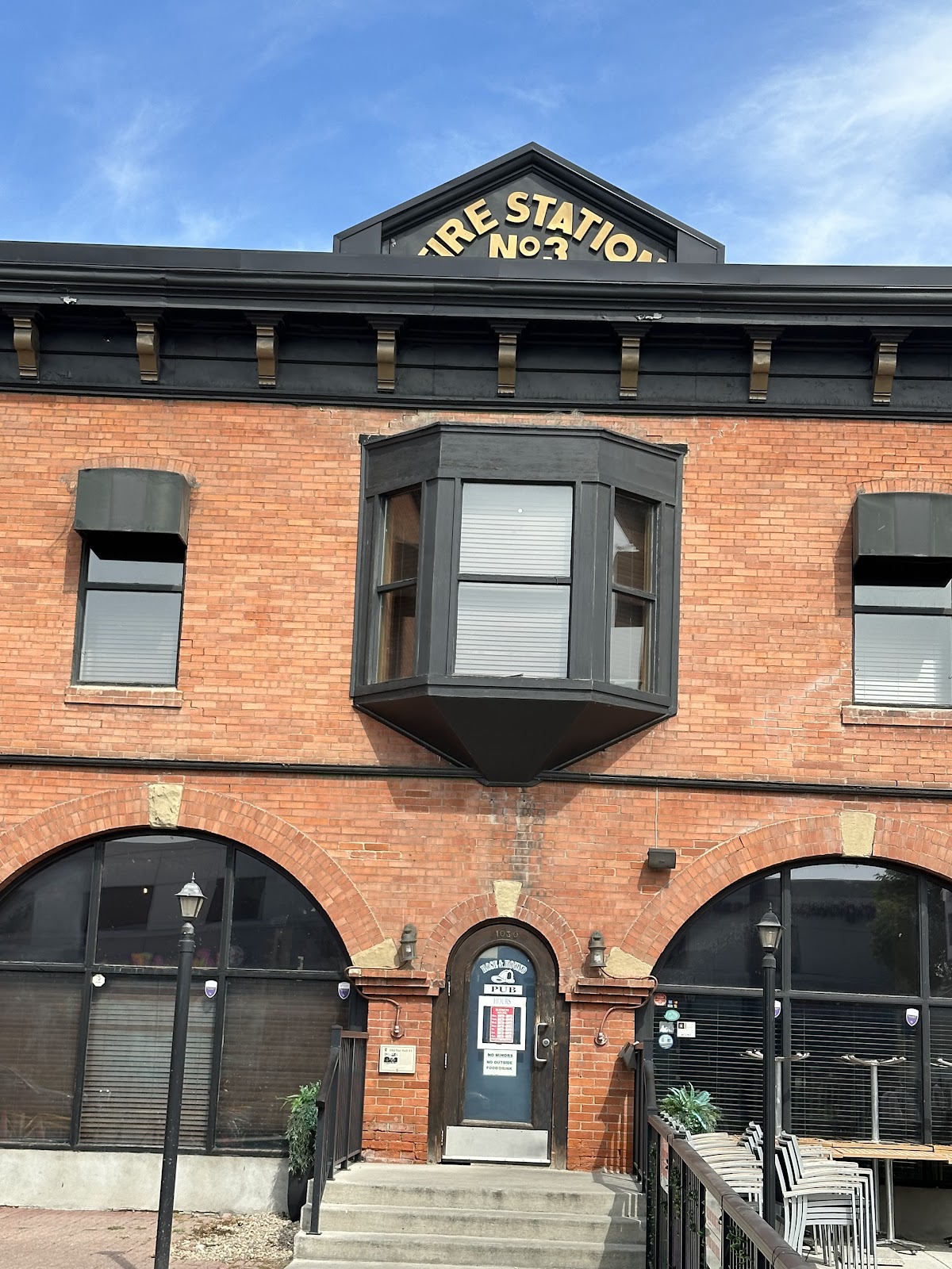 The Hose and Hound Neighbourhood Pub — dining room photo 1