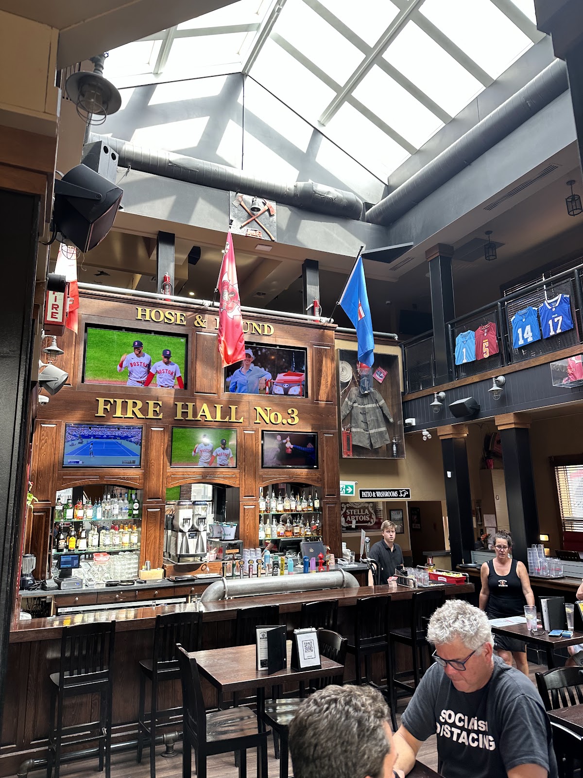 The Hose and Hound Neighbourhood Pub — dining room photo 2