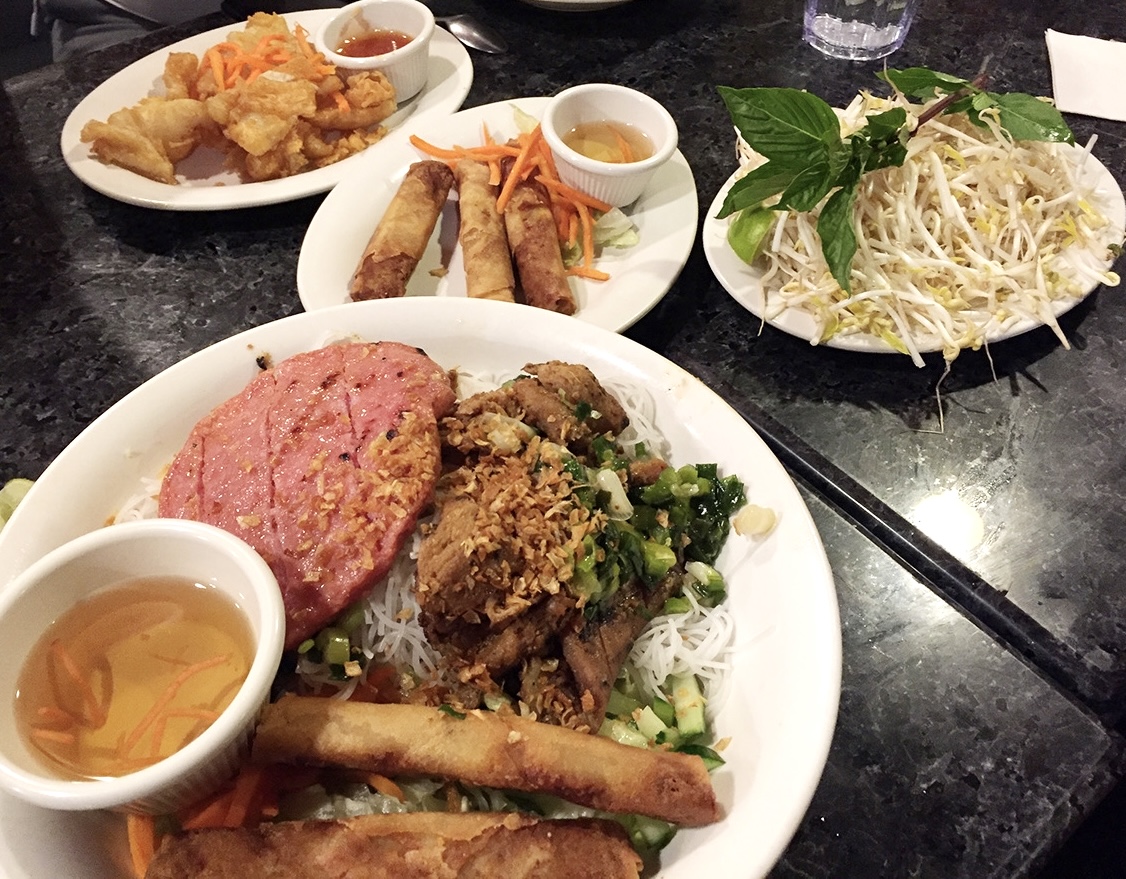 Pho Huong Viet 17Ave SW — dining room photo 2