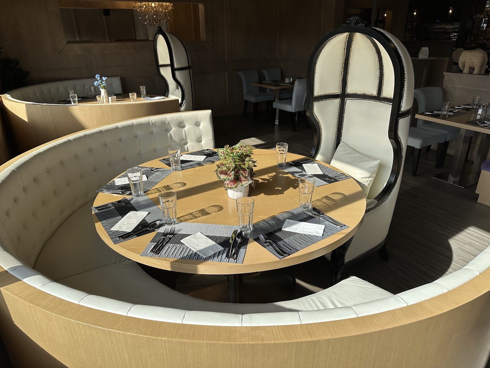 Maharaja in Mission — dining room photo 2