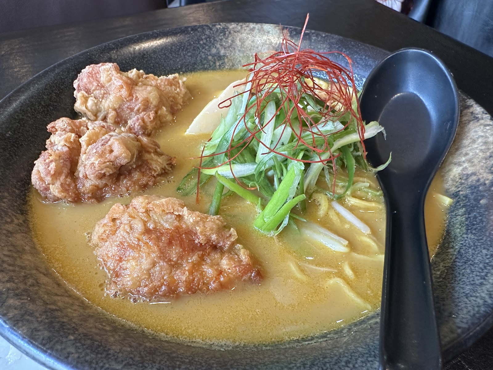 Redheads Japa Cafe — dining room photo 3