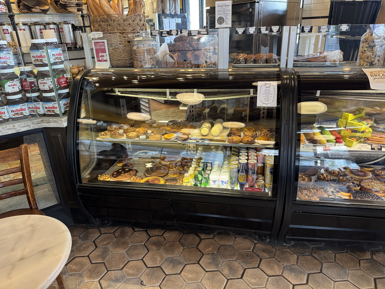 La Boulangerie Bakery Cafe — dining room photo 2