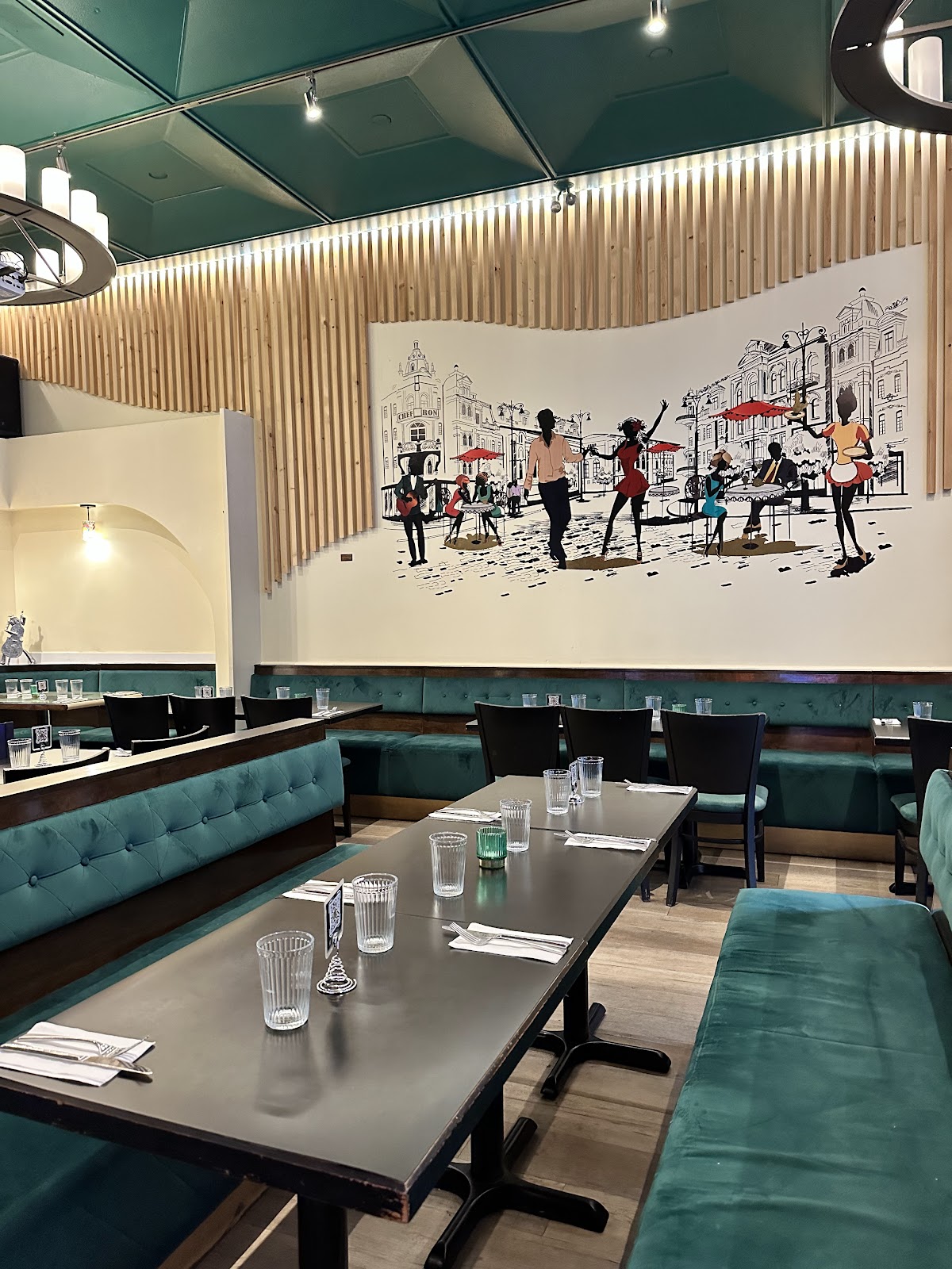 Chef Ron Restaurant & Bar — gallery photo 4