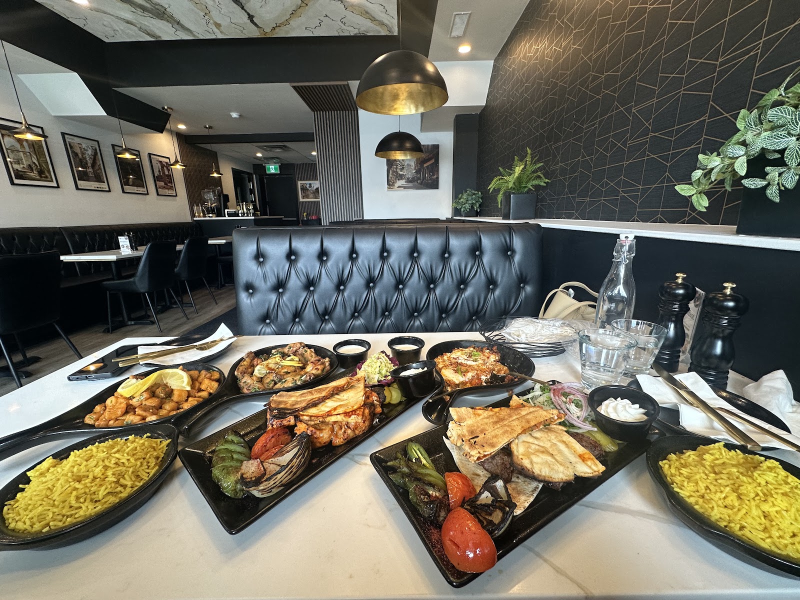 Damascus Fine Mediterranean Foods — dining room photo 1