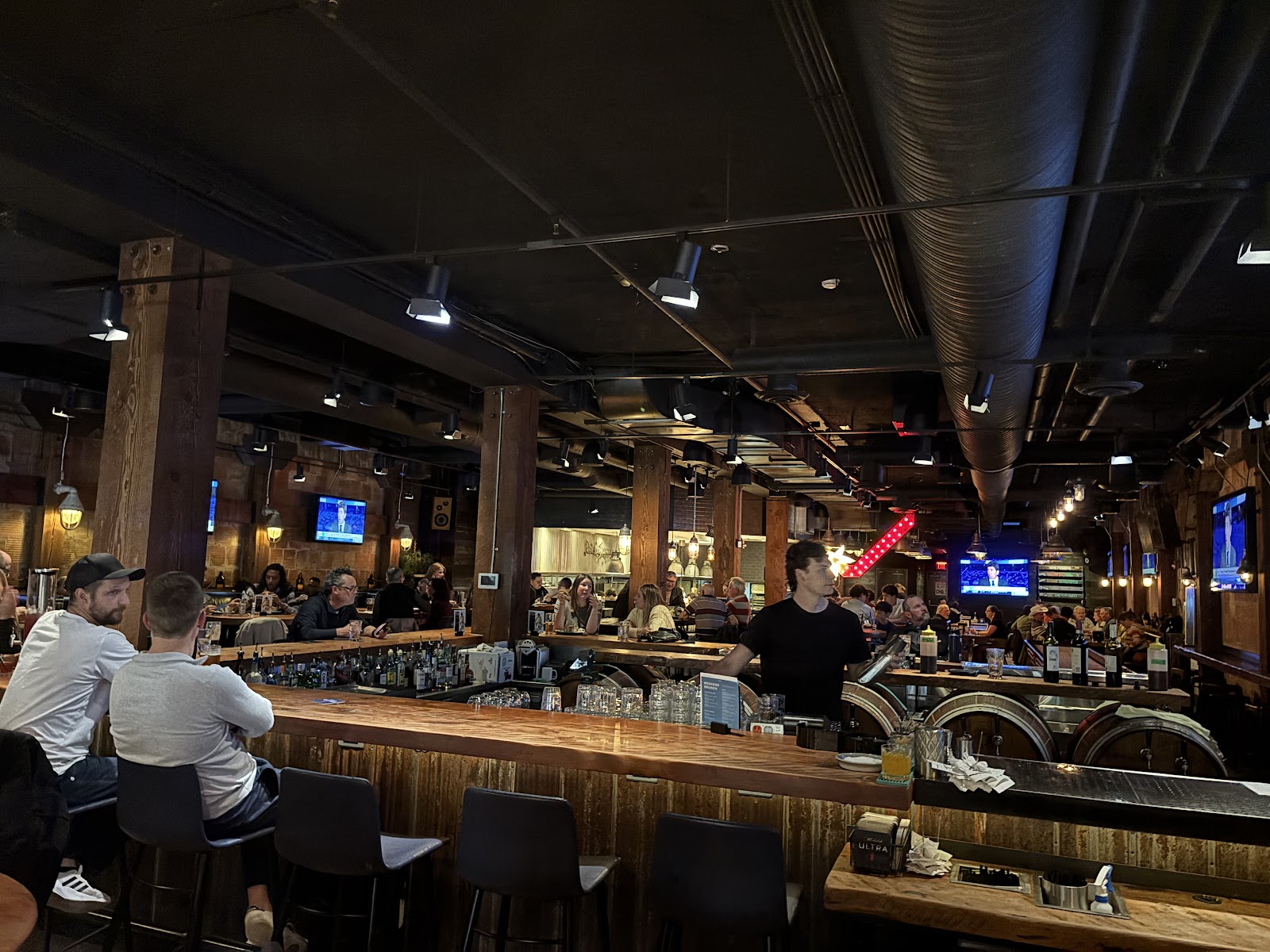 LOCAL Public Eatery 8th Avenue — gallery photo 1