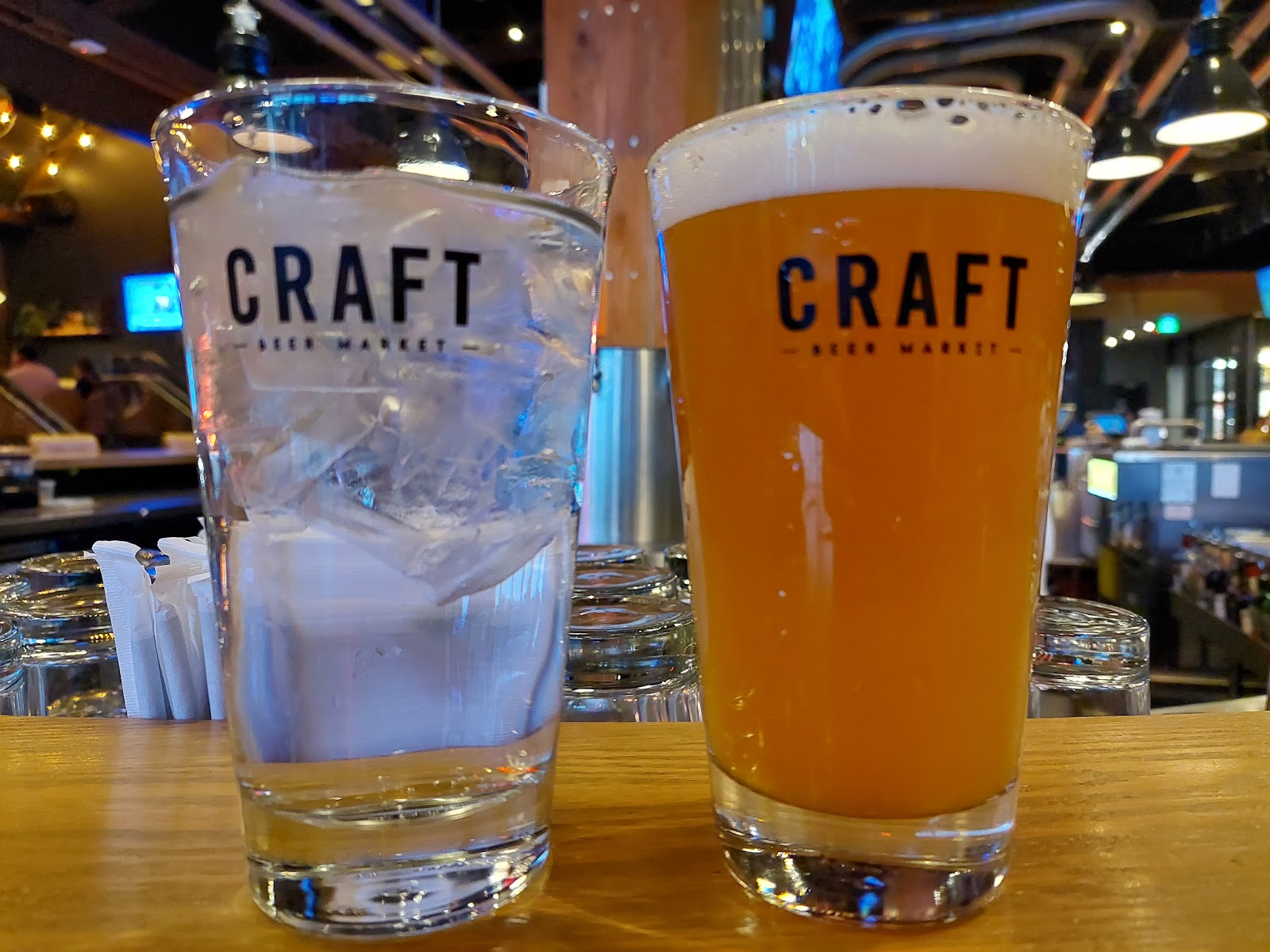 CRAFT Beer Market Calgary Downtown — gallery photo 4
