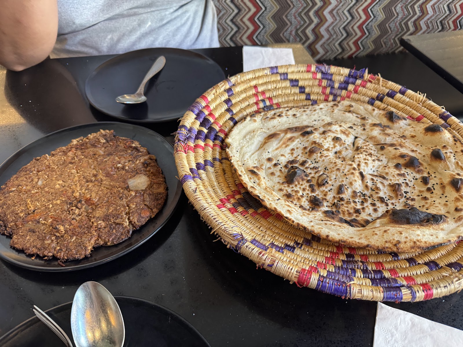 Taste of Yemen — dining room photo 3